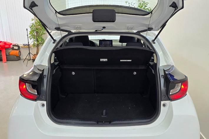 Hvid Toyota Yaris fra 2021