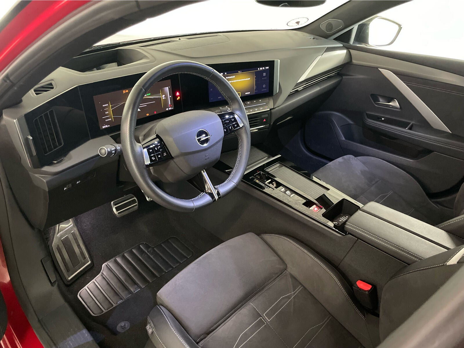 Rød Opel Astra-e fra 2024