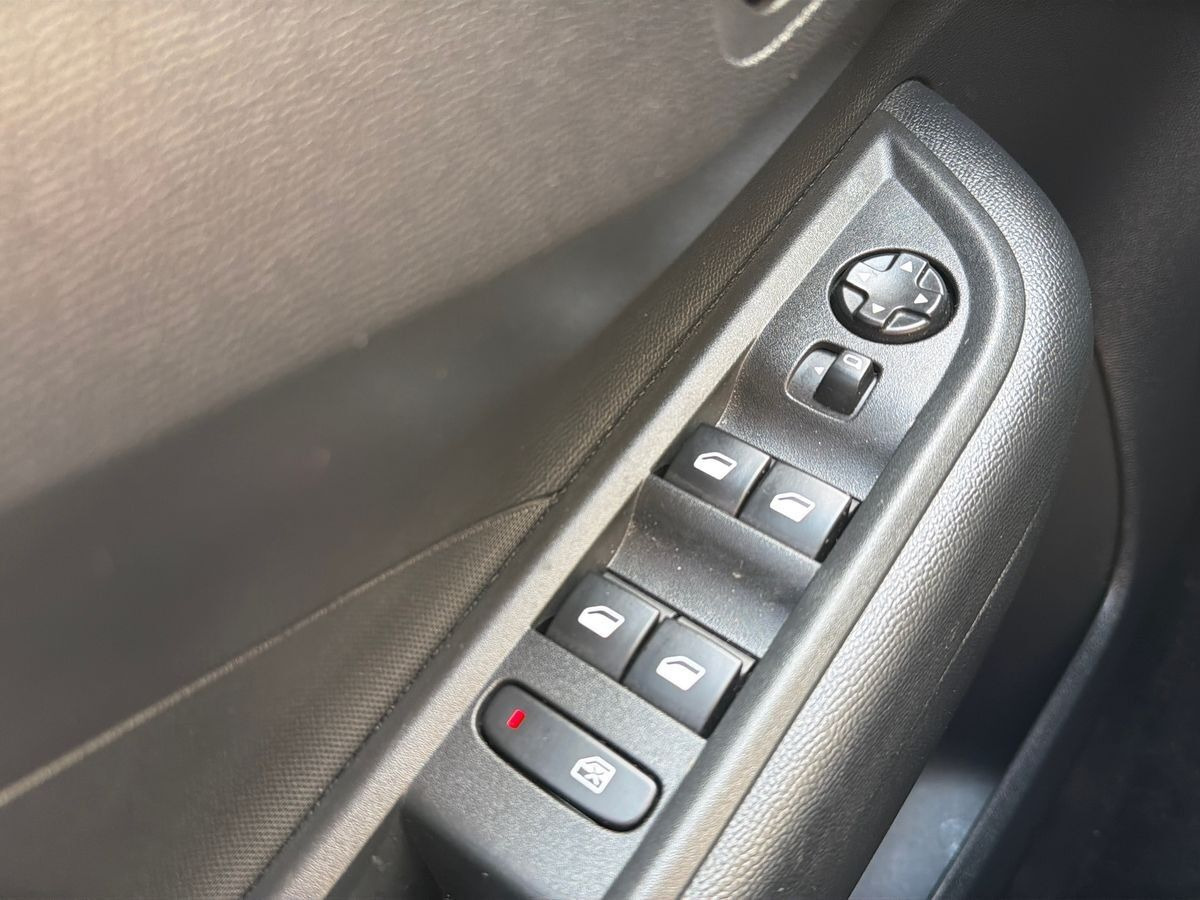 Sort Opel Frontera fra 2025