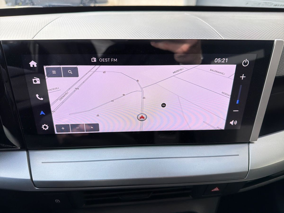 Sort Opel Frontera fra 2025