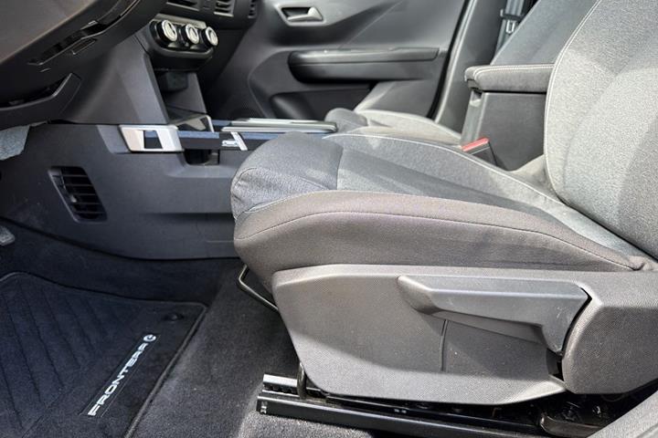 Sort Opel Frontera fra 2025