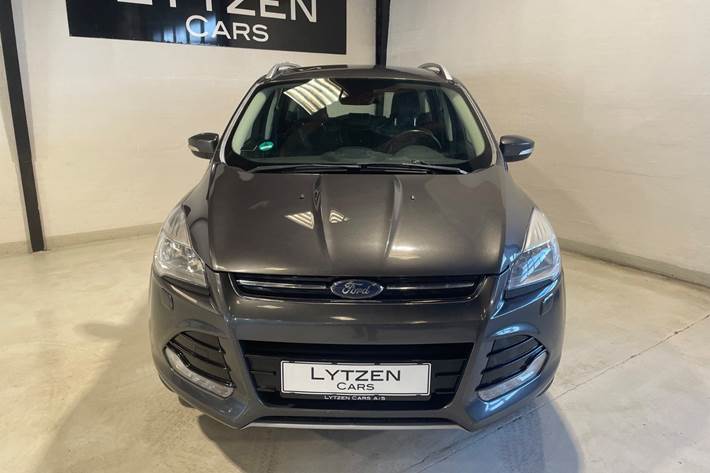 Grå Ford Kuga fra 2015