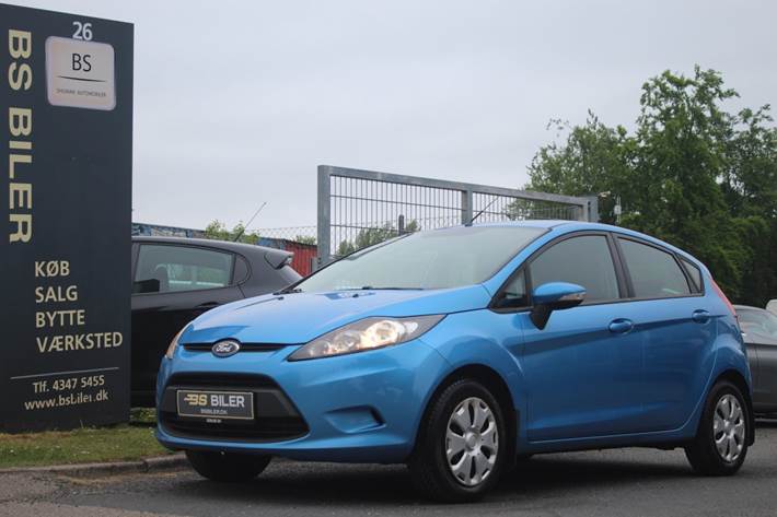 Blå Ford Fiesta fra 2011