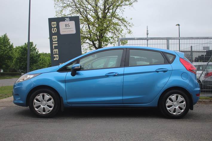 Blå Ford Fiesta fra 2011