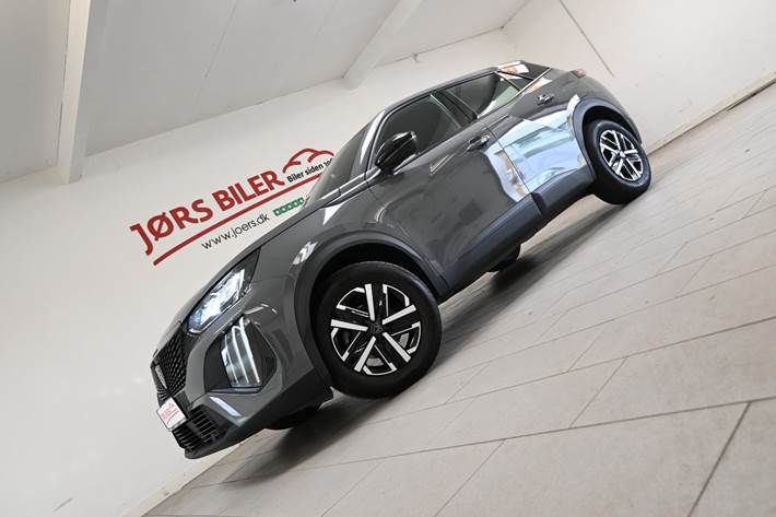 Grå Peugeot 2008 fra 2023