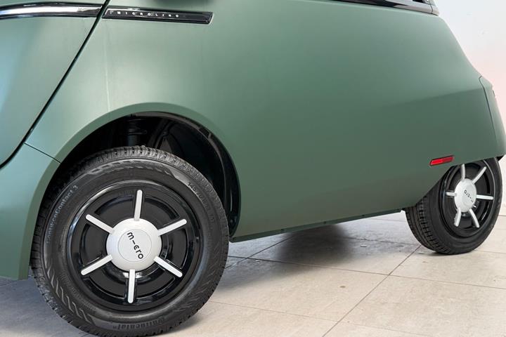 Grøn Micro Microlino fra 2025