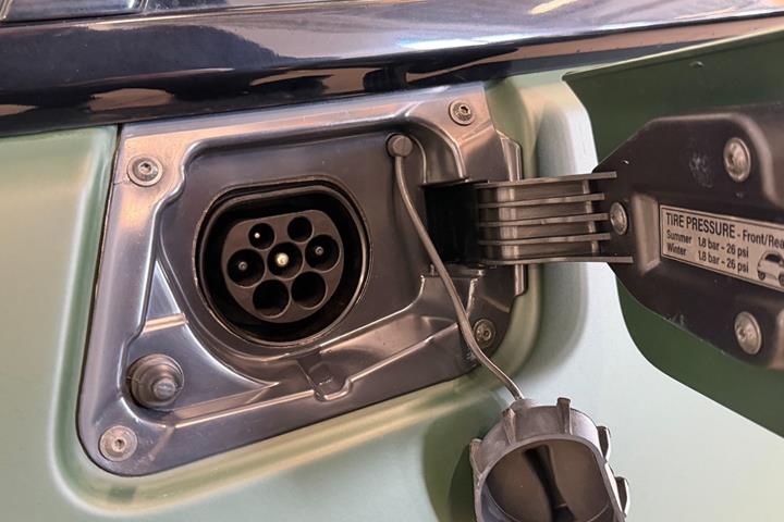 Grøn Micro Microlino fra 2025