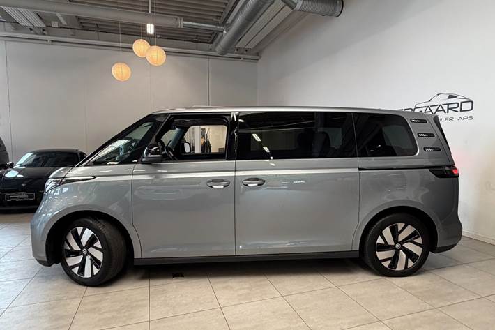 Grå VW ID.Buzz fra 2025