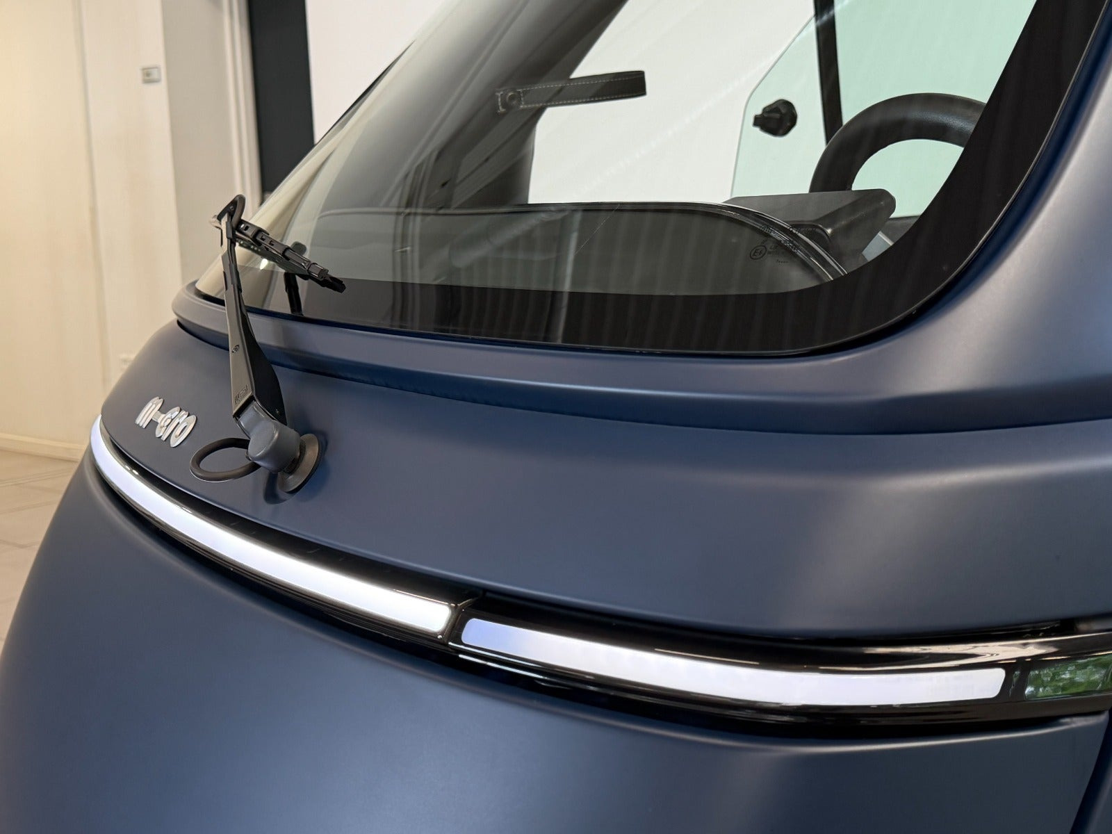 Blå Micro Microlino fra 2025