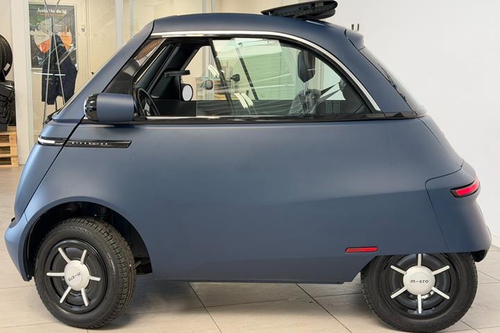 Blå Micro Microlino fra 2025