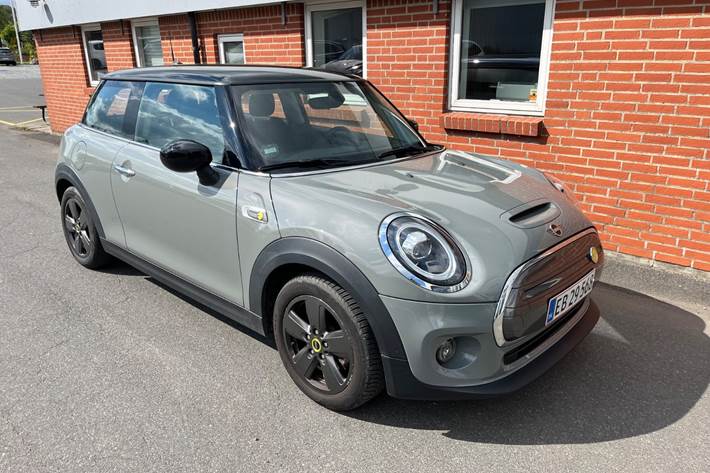 Sort Mini Cooper SE fra 2021