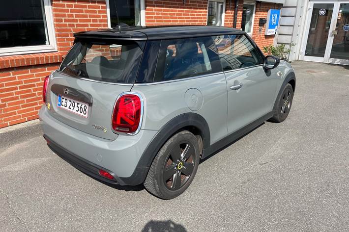 Sort Mini Cooper SE fra 2021