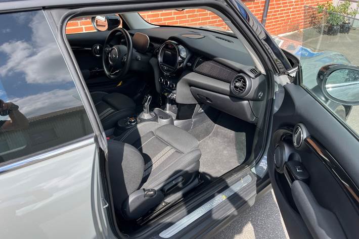 Sort Mini Cooper SE fra 2021