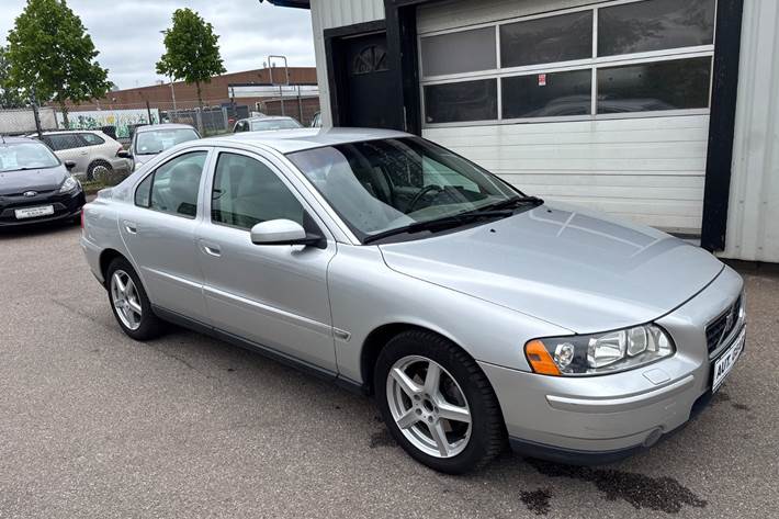 Sølv Volvo S60 fra 2005