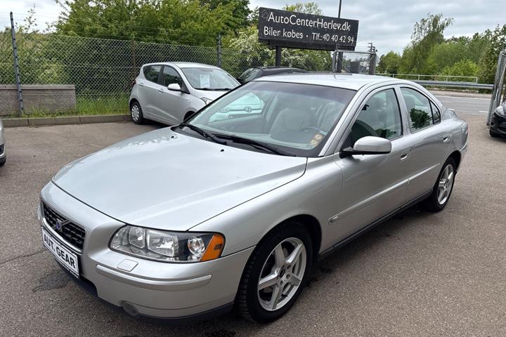Sølv Volvo S60 fra 2005