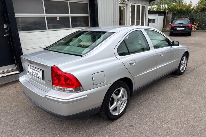 Sølv Volvo S60 fra 2005
