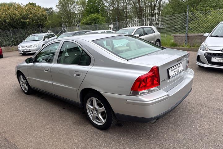 Sølv Volvo S60 fra 2005
