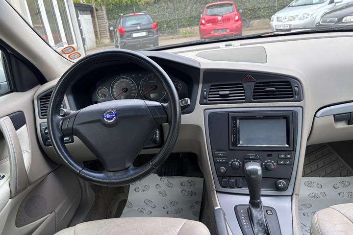 Sølv Volvo S60 fra 2005