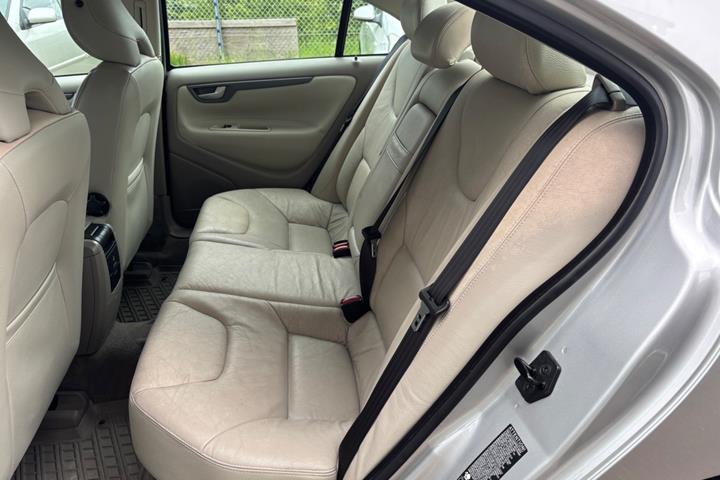 Sølv Volvo S60 fra 2005