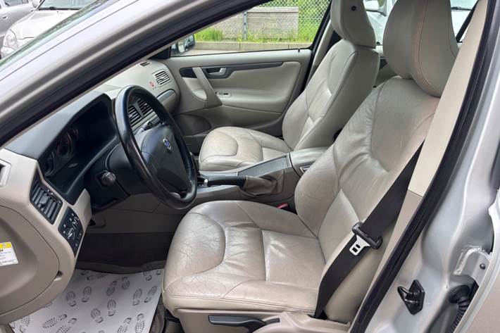 Sølv Volvo S60 fra 2005