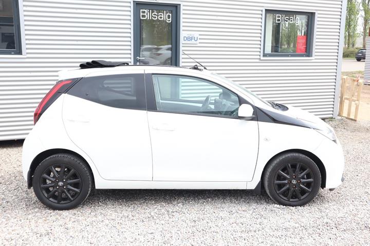 Hvid Toyota Aygo fra 2019