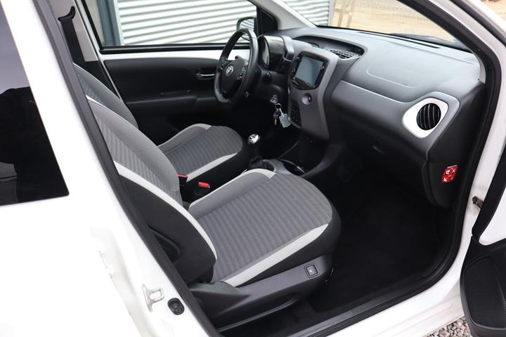 Hvid Toyota Aygo fra 2019