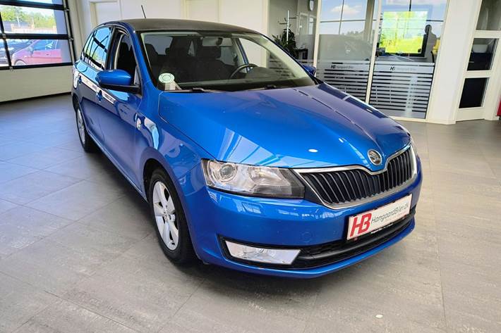 Blå Skoda Rapid fra 2014