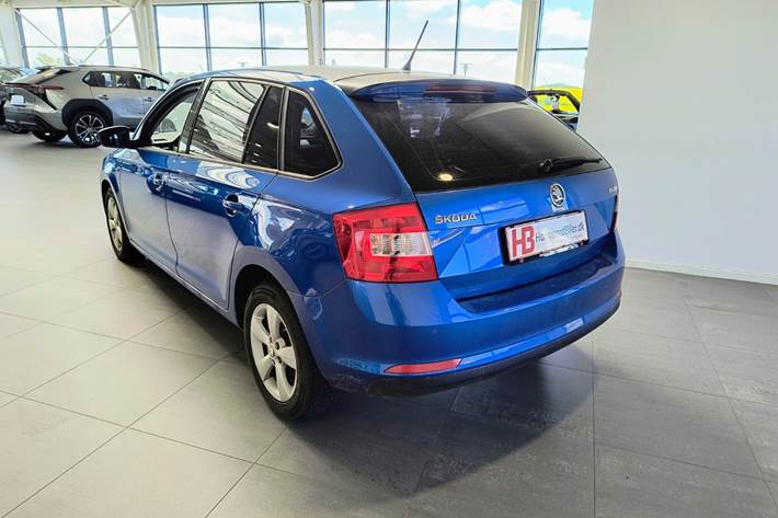 Blå Skoda Rapid fra 2014