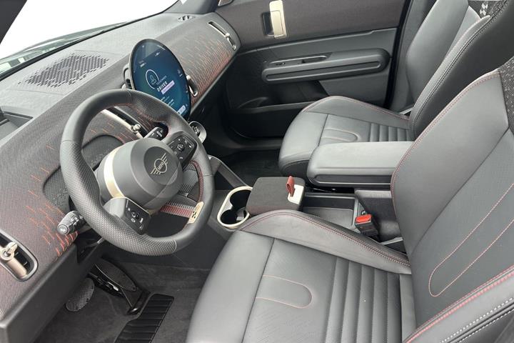 Grå Mini Countryman SE fra 2025