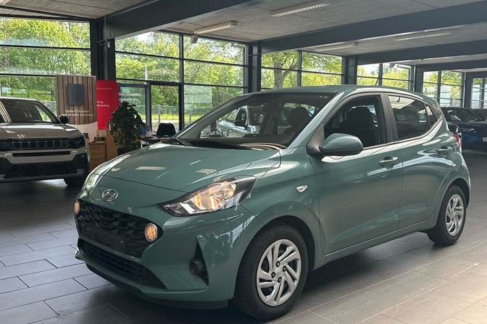 Blå Hyundai i10 fra 2023