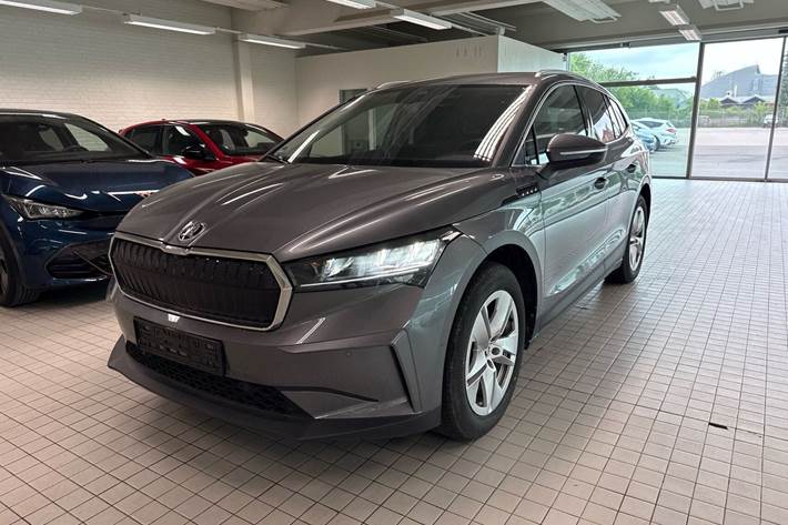 Grå Skoda Enyaq fra 2024