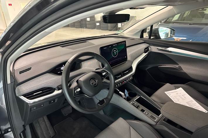Grå Skoda Enyaq fra 2024