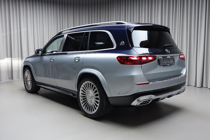 Sølv Mercedes GLS600 fra 2025