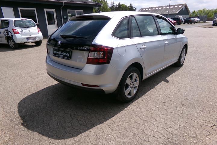 Sølv Skoda Rapid fra 2018