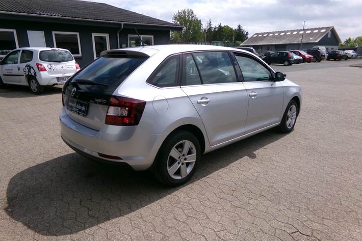 Sølv Skoda Rapid fra 2018