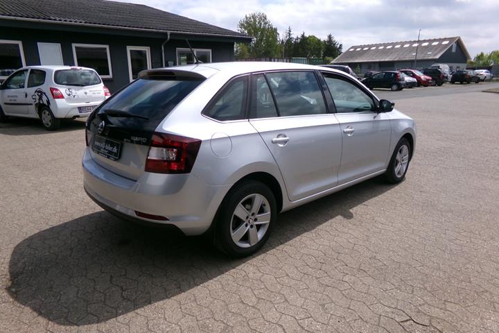 Sølv Skoda Rapid fra 2018