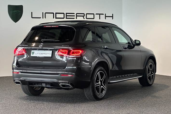 Grå Mercedes GLC300 de fra 2021