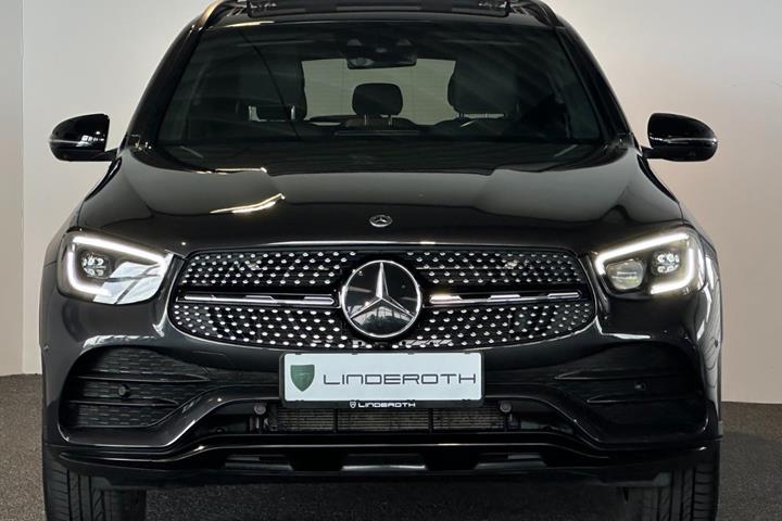 Grå Mercedes GLC300 de fra 2021