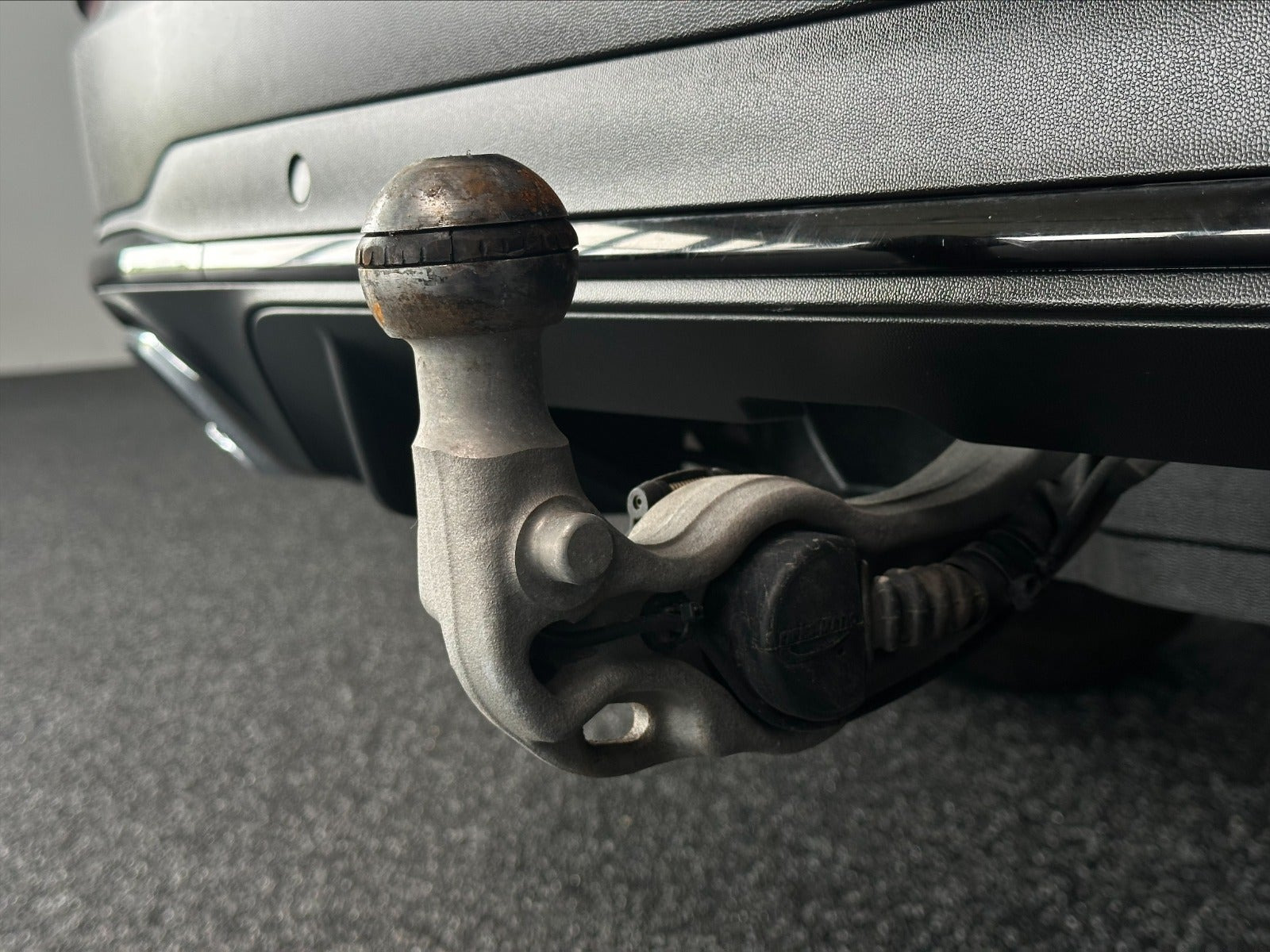 Grå Mercedes GLC300 de fra 2021