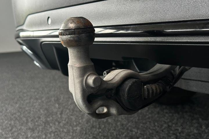 Grå Mercedes GLC300 de fra 2021