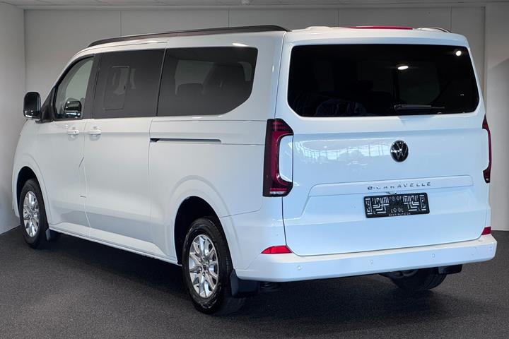 Hvid VW e-Caravelle fra 2026
