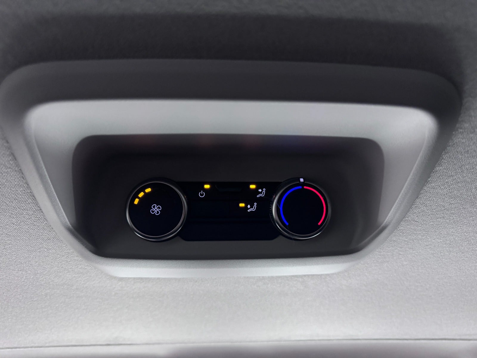 Hvid VW e-Caravelle fra 2026