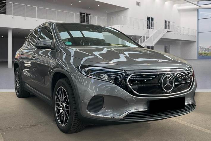 Grå Mercedes EQA250 fra 2022 set udefra