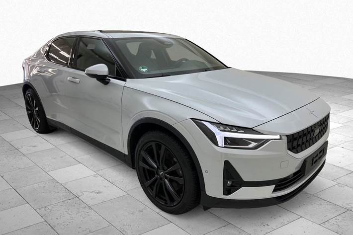 Grå Polestar 2 fra 2023 set udefra