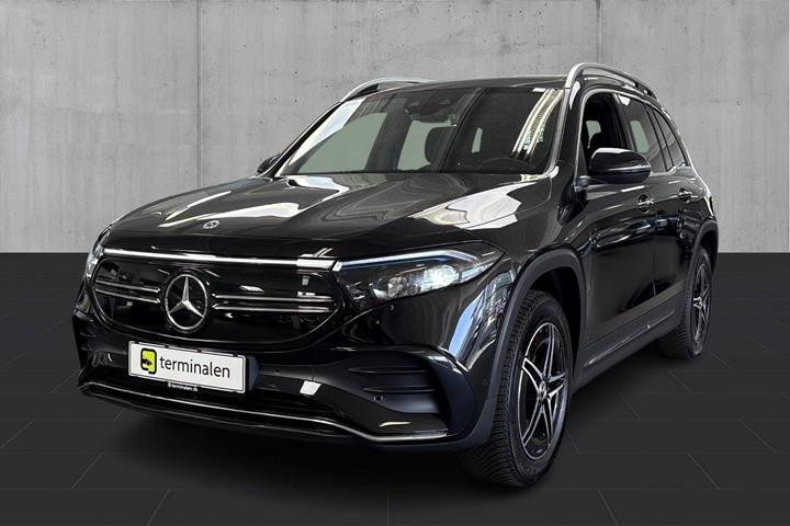 Sort Mercedes EQB250 fra 2023 set udefra