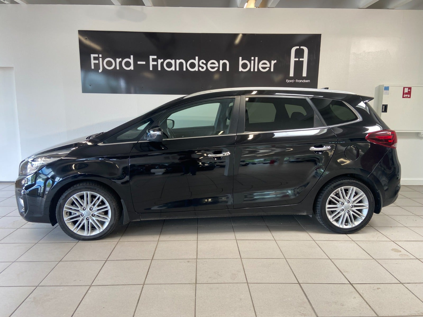 Sort Kia Carens fra 2017