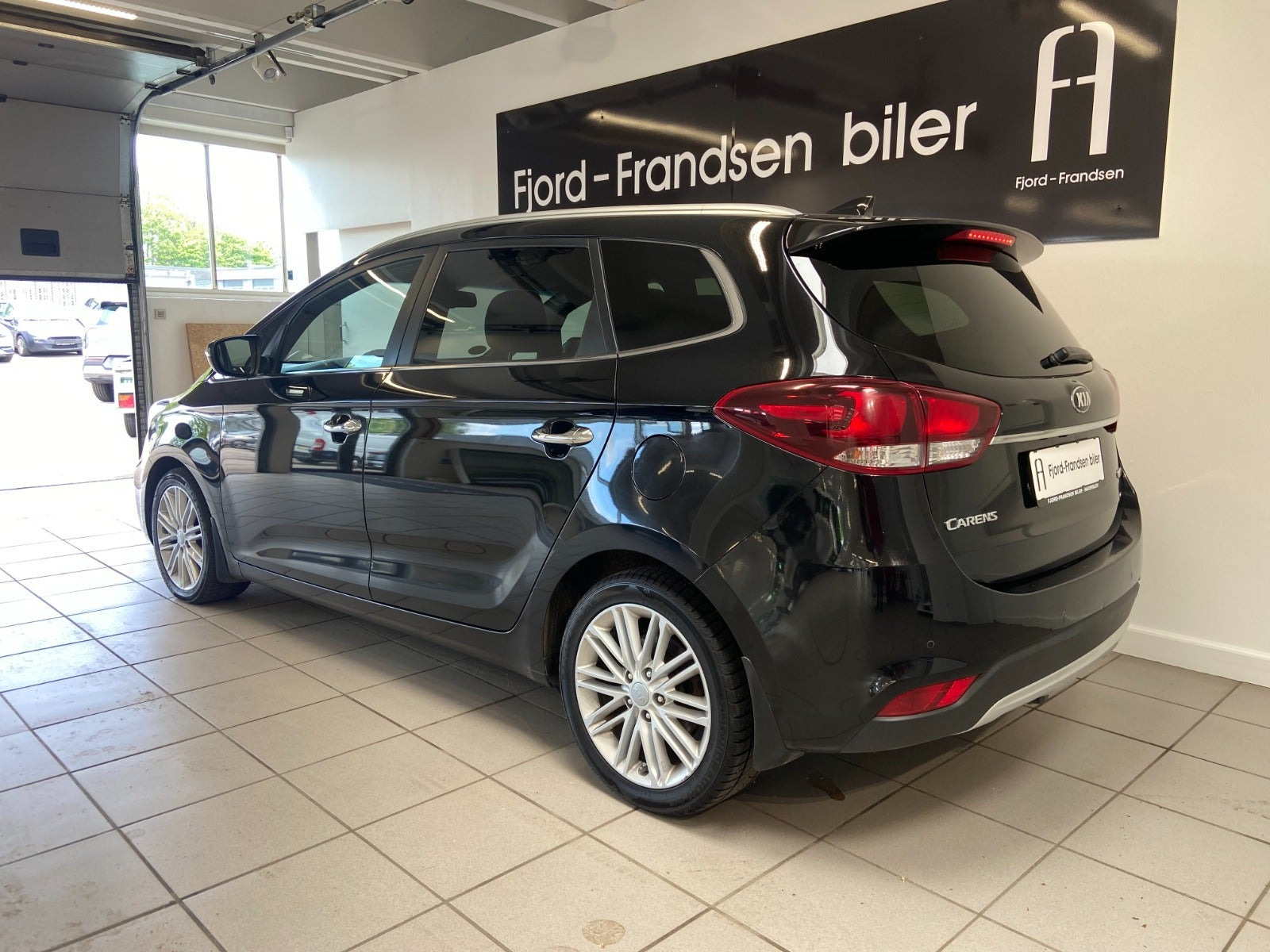 Sort Kia Carens fra 2017