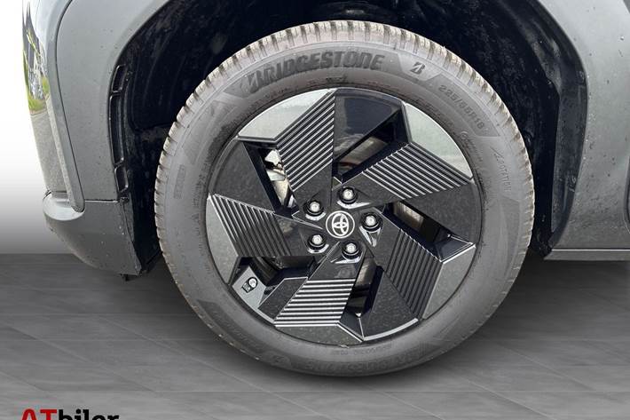 Grå Toyota Urban Cruiser fra 2026