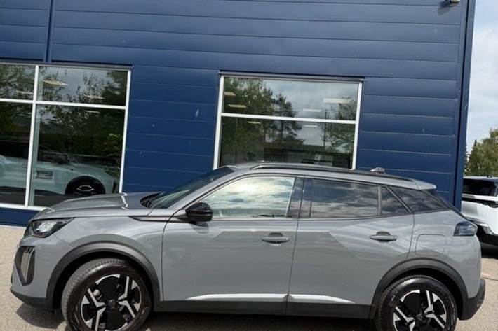 Grå Peugeot 2008 fra 2023