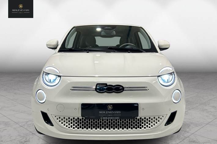 Hvid Fiat 500e fra 2023